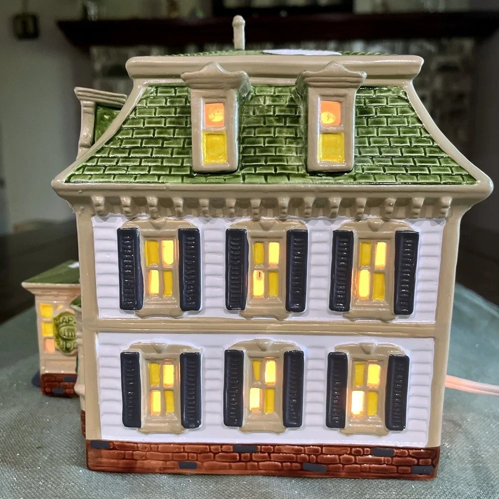 Dept 56 Snow Village MAPLE RIDGE INN #5121-7 w/box & light EUC